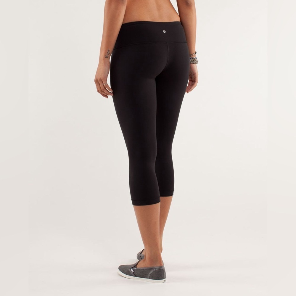Lulu Low Rise Wunder Under Black Capri‎ Legging Medium/8